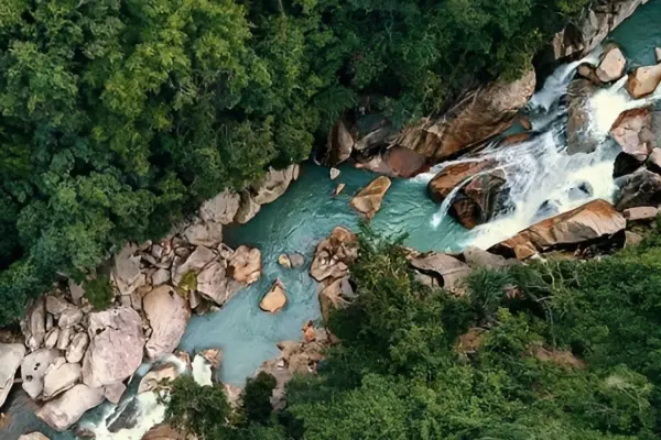 Фотография экскурсии Нячанг: водопад Ба Хо и пляж Зоклет — джунгли и купание